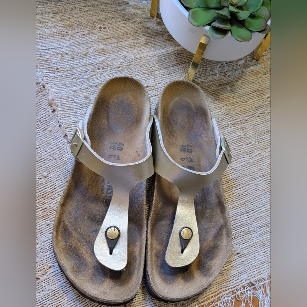 Birkenstock Gizeh Sandal Thong Birko-Flor Metallic Finish in Gold - Picture 4 of 6